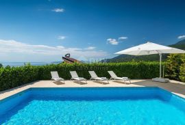 OPATIJA - prekrasna vila s bazenom za dugoročni najam, panoramski pogled na more i okružena zelenilom, Opatija - Okolica, Casa