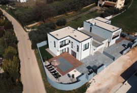 ISTRA, POMER - Moderna dvojna kuća sa bazenom u blizini mora i pogledom na more, Medulin, Σπίτι