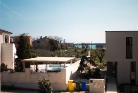 ISTRA, POMER - Moderna dvojna kuća sa bazenom u blizini mora i pogledom na more, Medulin, Ev