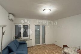 2soban stan (48m2) + vrt (85m2), Volovčica, Peščenica - Žitnjak, Flat