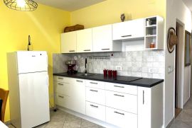 Lijep stan u Rapcu s terasom!, Labin, Apartamento