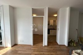 Trg I. Kukuljevića (Špansko) 2soban stan (40m2), Stenjevec, Flat