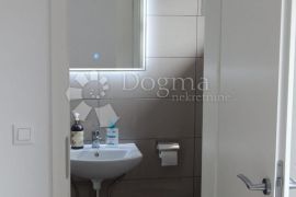 Apartman sa velikom okućnicom, Crikvenica, Stan