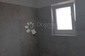 od Poslovni prostor 40 m², Viškovo, Commercial property