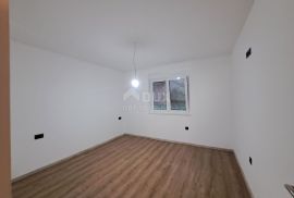 KASTAV - dva stana i poslovni prostor, ukupno 320 m2, Kastav, Kuća