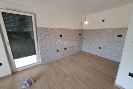 KASTAV - dva stana i poslovni prostor, ukupno 320 m2, Kastav, Ev