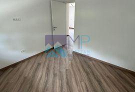 Medulin, NOVOGRADNJA/USELJIVO, stan na I. katu, vrt+parking+garaža, Medulin, Apartamento