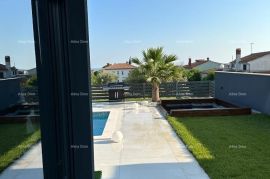 Kuća Prodaja luksuzne i moderno opremljene vila sa bazenom, Medulin!, Medulin, بيت