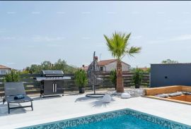 Kuća Prodaja luksuzne i moderno opremljene vila sa bazenom, Medulin!, Medulin, Casa