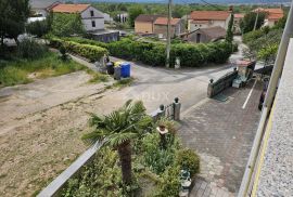 OTOK KRK, MALINSKA (okolica) - Kuća s 4 apartmana i uređenom okućnicom, Malinska-Dubašnica, Ev