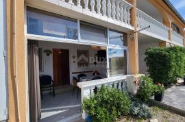OTOK VIR -Šarmantni apartman na otoku Viru: Idealno mjesto za vaš odmor uz more, Privlaka, شقة