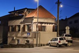 ŠIBENIK, atraktivna kuća sa krovnom terasom blizu centra, Šibenik, House