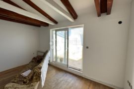 OPATIJA, CENTAR - prostran stan s terasom , prvi red do mora s pogledom, Opatija, Apartamento