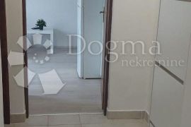 NOVO ADAPTIRANI APARTMANČIĆ U SELCU, Crikvenica, Appartement