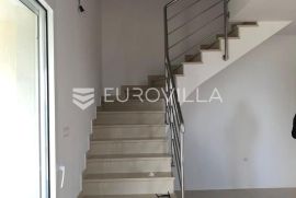 Pag, Povljana, prekrasan dvosoban stan prvi red do mora, NKP 112 m2, Povljana, Appartement