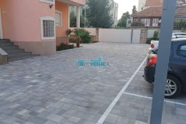 Zadar, kuća sa 10 apartmana, Zadar, بيت