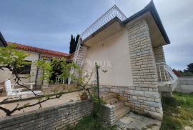 BIOGRAD NA MORU - Rijetka prilika: kuća s velikom okućnicom u srcu Biograda na Moru, Biograd Na Moru, House