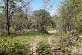 Zemljište sa ruševnom kućom, Plaški, Zemljište