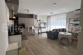 ISTRA, PULA - Prodaja atraktivnog jednosobnog stana u novogradnji sa prostranom terasom + parking !, Pula, Διαμέρισμα