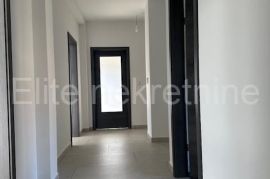 Viškovo, Sroki - prodaja stana sa balkonom u novogradnji!, Viškovo, Apartamento