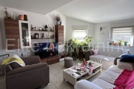 ISTRA , VALBANDON - Samostojeća kuća sa tri odvojena apartmana !, Fažana, House