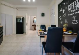 Centar - najam uređenog trosobnog stana, 96 m2, Rijeka, Flat