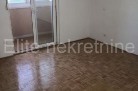 Pula, Vidikovac - stan na traženoj lokaciji, 2SS+DB, balkon s otvorenim pogledom!, Pula, Apartamento