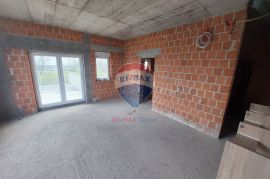 POSLOVNI PROSTOR, 80,92m2, Oroslavje- NAJAM, Oroslavje, Commercial property