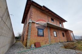 KUĆA 363m2 na odličnoj mirnoj lokaciji, Radoboj, Radoboj, Famiglia