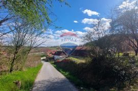 KUĆA NA GRAĐEVNOM ZEMLJIŠTU OD 464m2 ZA RENOVACIJU, Zabok, House