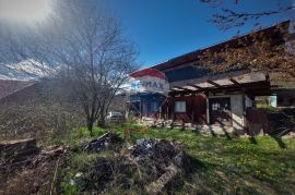 KUĆA NA GRAĐEVNOM ZEMLJIŠTU OD 464m2 ZA RENOVACIJU, Zabok, House