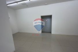 Poslovni prostor 240m2,prizemlje-Zivtov trg-ZABOK, Zabok, Propiedad comercial