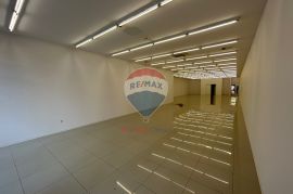 Poslovni prostor 240m2,prizemlje-Zivtov trg-ZABOK, Zabok, Propriedade comercial