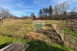 Kuća 200m2, pomoćni objekat+1620m2 građ. zemljišta, Radoboj, Famiglia