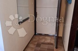 DVOSOBNI STAN SA DNEVNIM BORAVKOM U PRIZEMLJU, Novi Vinodolski, Appartment