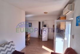 Kuća sa prekrasnim pogledom na more na Čiovu, 600 m2, prodaja, Trogir, House