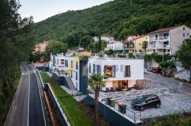 OPATIJA, MOŠĆENIČKA DRAGA – dvije nove vile s bazenom, 410m2 + 225m2 s vrtom, namještajem i wellnessom, Mošćenička Draga, Casa