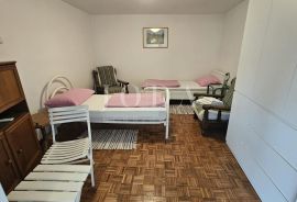 Dramalj prizemlje sa velikom terasom, Crikvenica, Apartamento