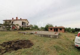 Loborika, građevinsko zemljište s objektom, Marčana, Land