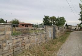 Loborika, građevinsko zemljište s objektom, Marčana, Land