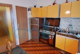 Kraljevica, centar smostojeća kuća, pomoćni objekt, 1240m2 parcela, prodaja, Kraljevica, بيت