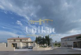 Projekt novogradnje - kuća s bazenom na rubu mjesta, Kaštelir-Labinci, بيت