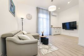 OPATIJA prekrasan stan u vili prvi red uz more !, Opatija, Apartamento