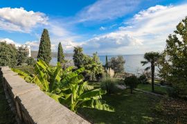 OPATIJA prekrasan stan u vili prvi red uz more !, Opatija, Appartement