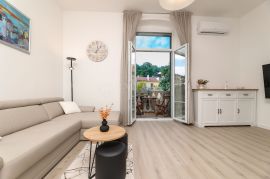 OPATIJA prekrasan stan u vili prvi red uz more !, Opatija, Apartamento