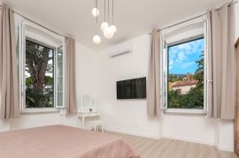 OPATIJA prekrasan stan u vili prvi red uz more !, Opatija, Apartamento