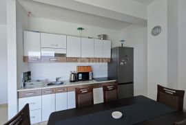 KLENOVICA - Apartman sa zajedničkim bazenom i pogledom na more, Novi Vinodolski, Appartamento