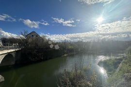 Kuća za obnovu u centru grada na savršenoj lokaciji, Gospić, House