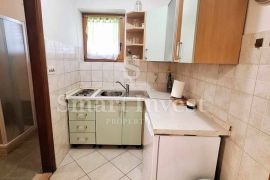 RABAC, DVA STANA S VRTOM I PARKINGOM, PRILIKA!!, Labin, Appartement