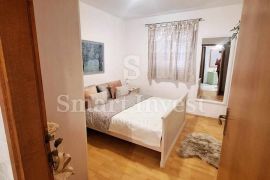 RABAC, DVA STANA S VRTOM I PARKINGOM, PRILIKA!!, Labin, Appartment